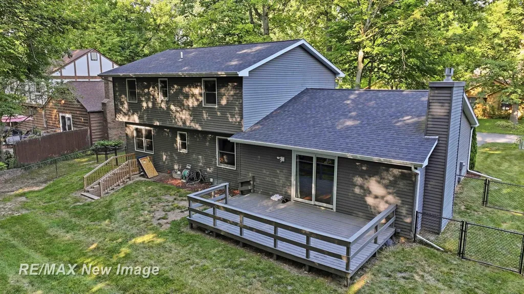 1422 Lenwood Drive Saginaw Charter Township MI 48638