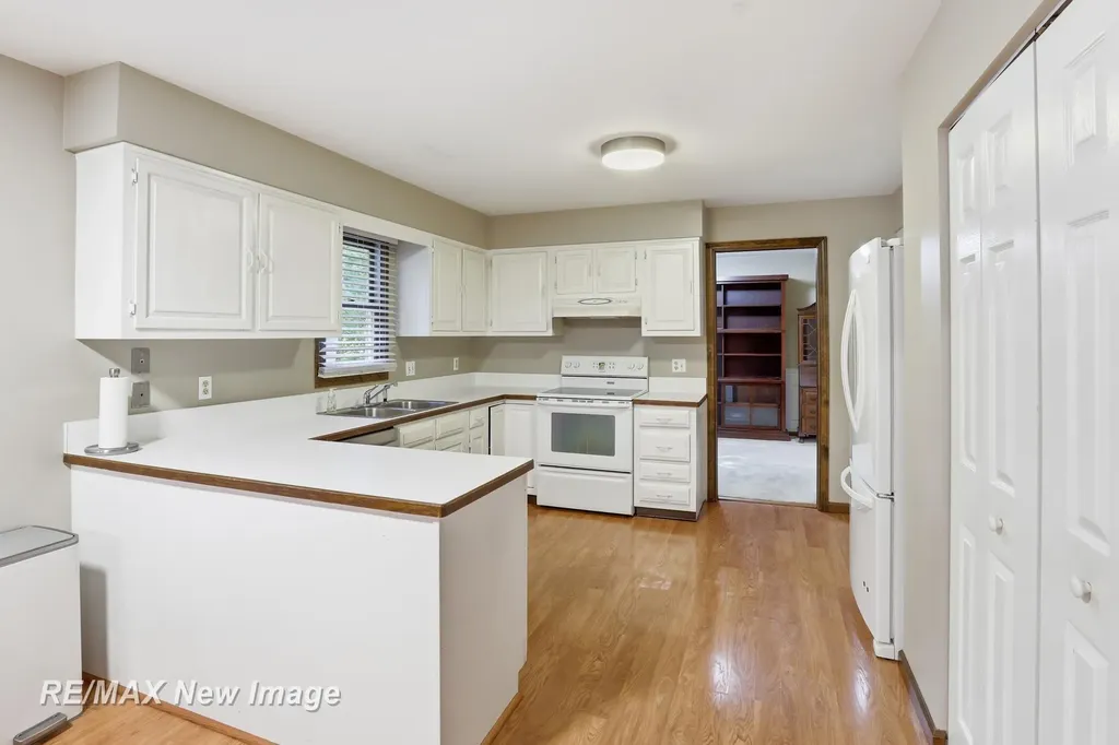 1422 Lenwood Drive Saginaw Charter Township MI 48638