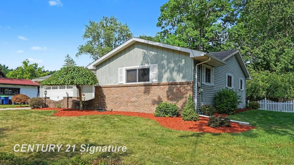 1105 Saint Andrews Road Saginaw City MI 48638