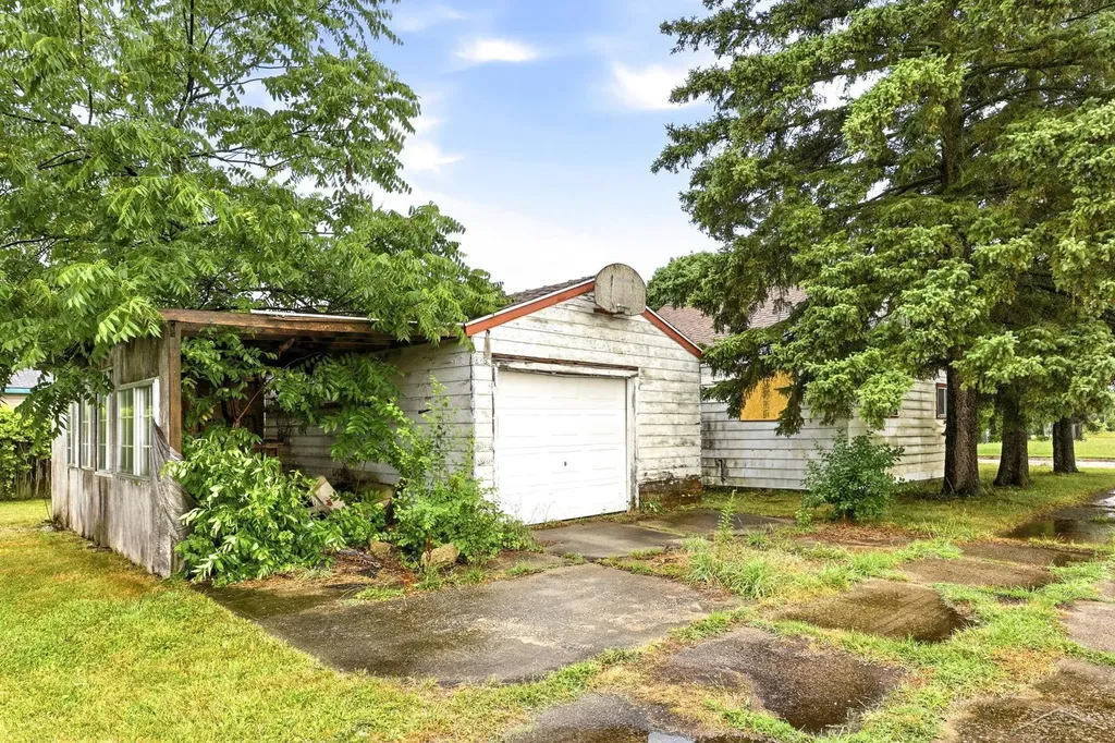 3102 Owen Street Saginaw City MI 48601