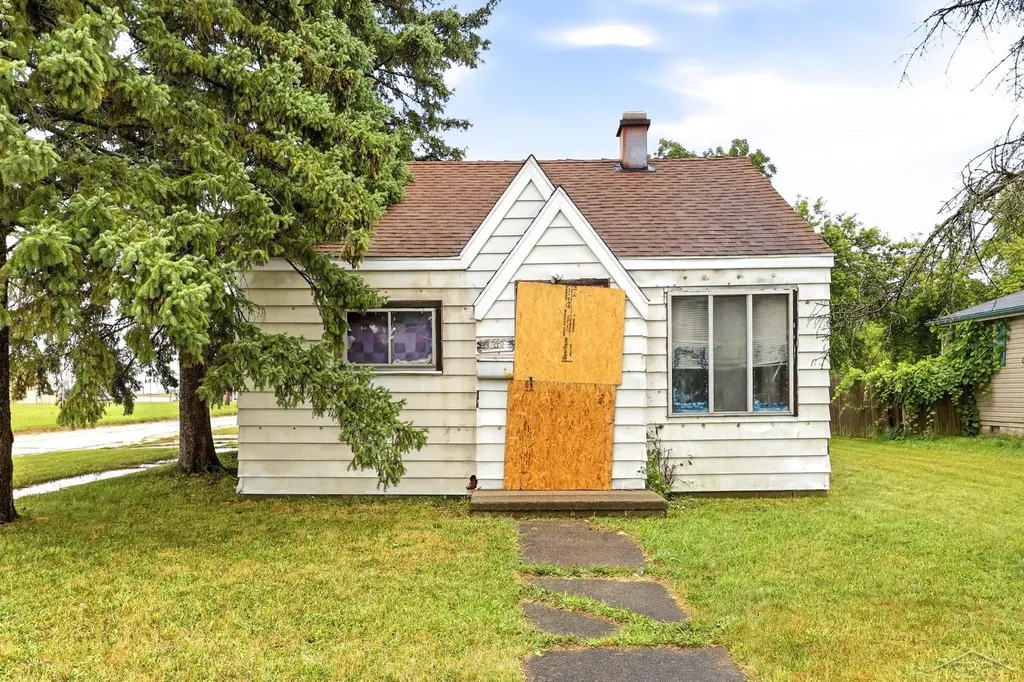 3102 Owen Street Saginaw City MI 48601