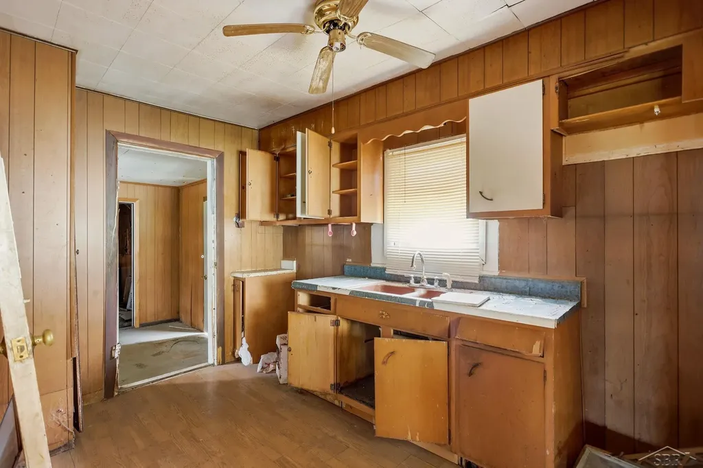 3102 Owen Street Saginaw City MI 48601