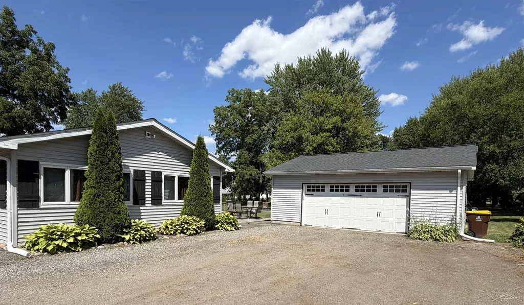 325 S Main Street Chesaning Village MI 48616