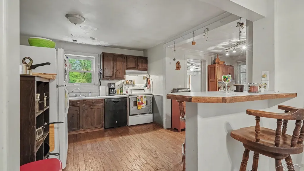 4810 Brockway Road Saginaw Charter Township MI 48638