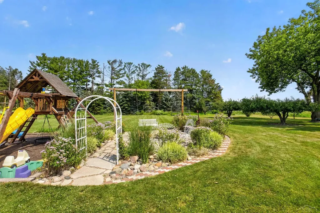 1210 N Steel Road Richland Township MI 48637