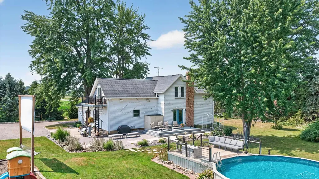 1210 N Steel Road Richland Township MI 48637