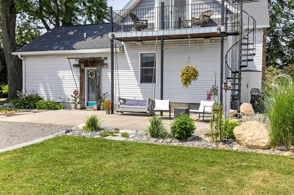 1210 N Steel Road Richland Township MI 48637