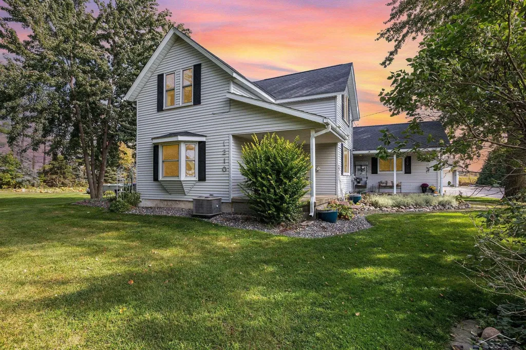 1210 N Steel Road Richland Township MI 48637
