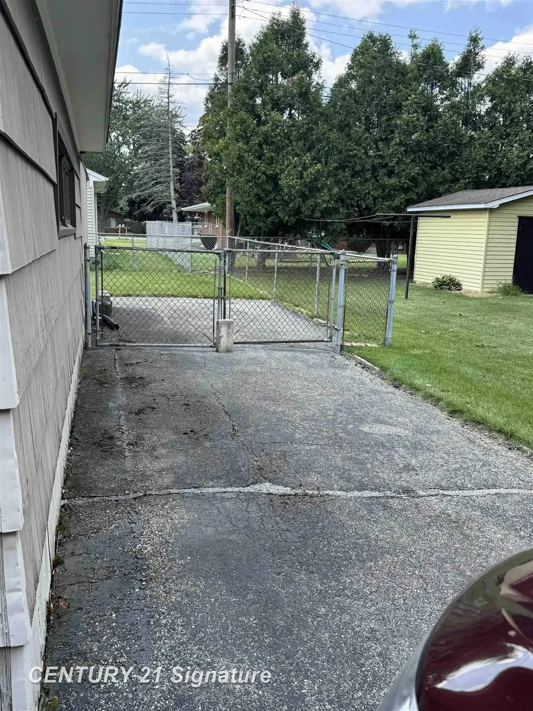 2705 Luella Avenue Saginaw Charter Township MI 48603