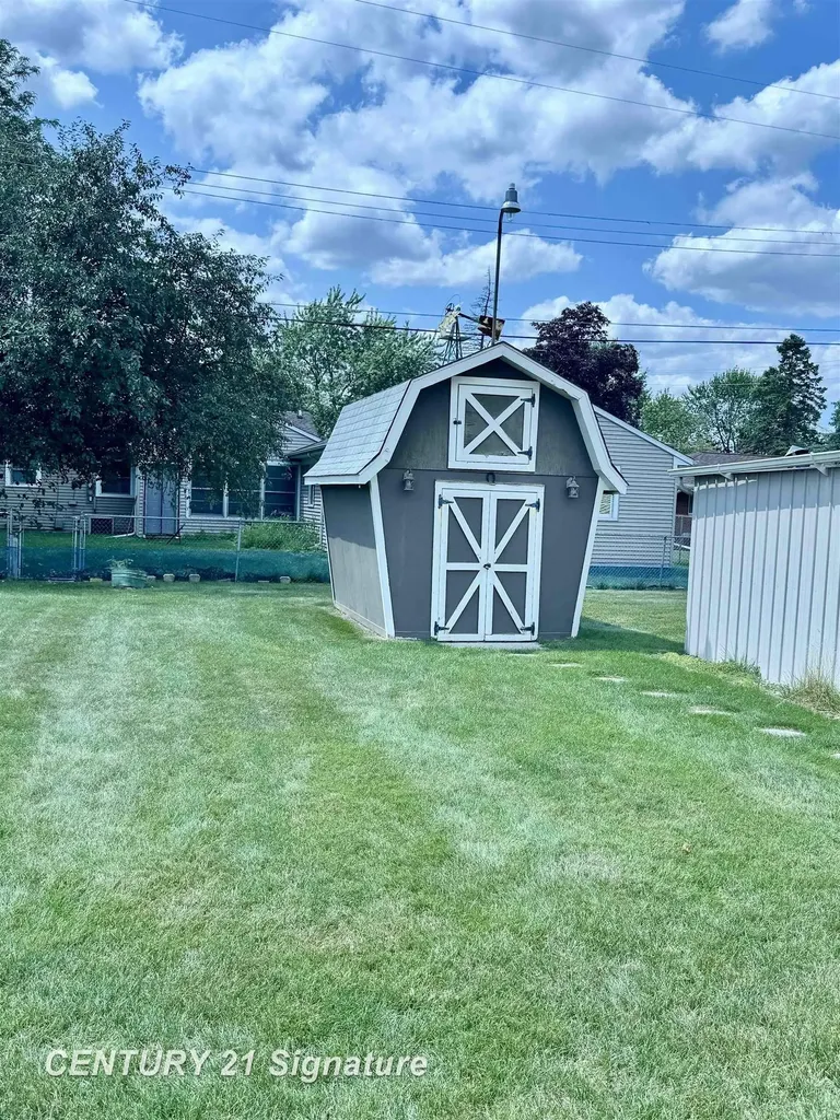 2705 Luella Avenue Saginaw Charter Township MI 48603