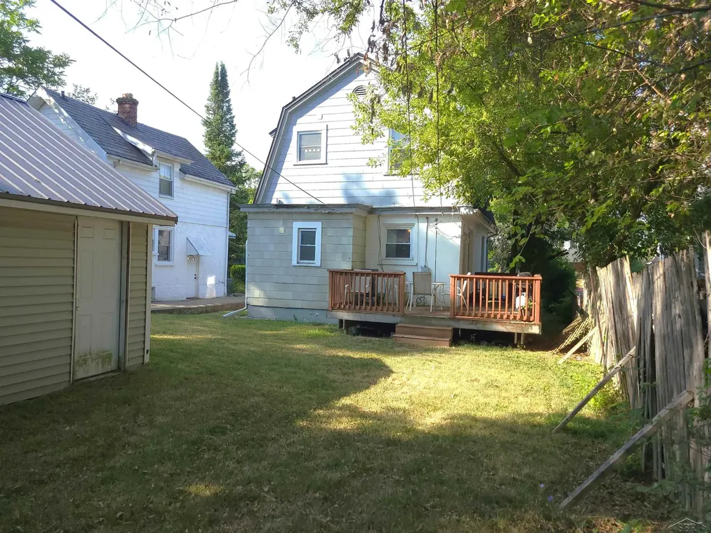 1812 Cadillac Street Flint City MI 48504