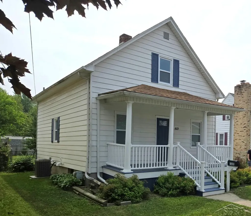 1609 S Van Buren Street Bay City City MI 48708