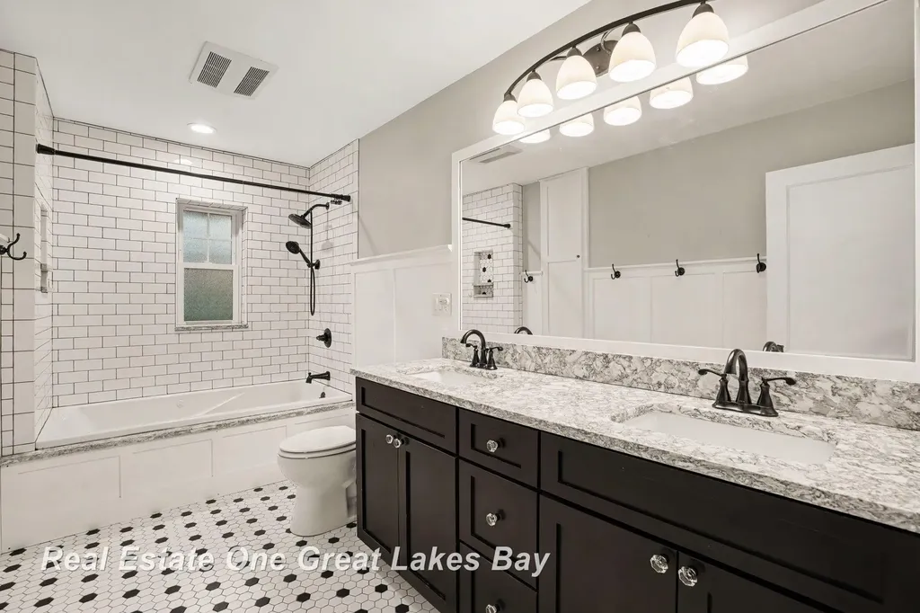 603 Park Avenue Bay City City MI 48708