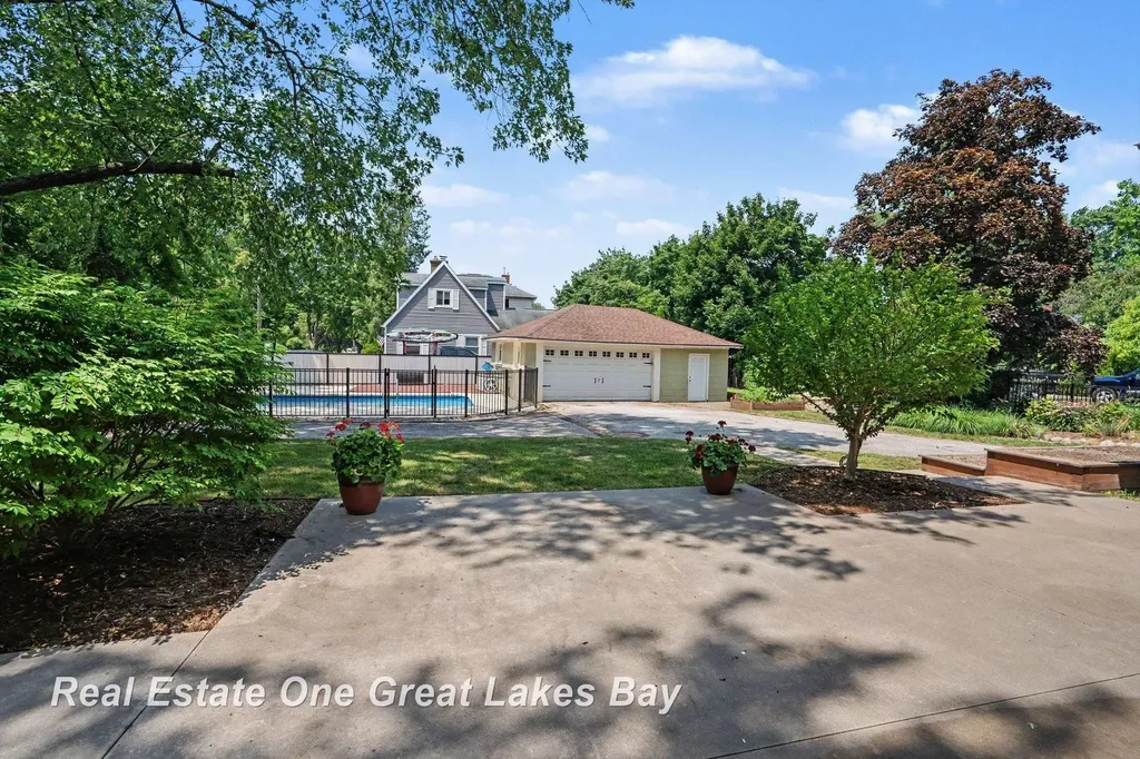 603 Park Avenue Bay City City MI 48708