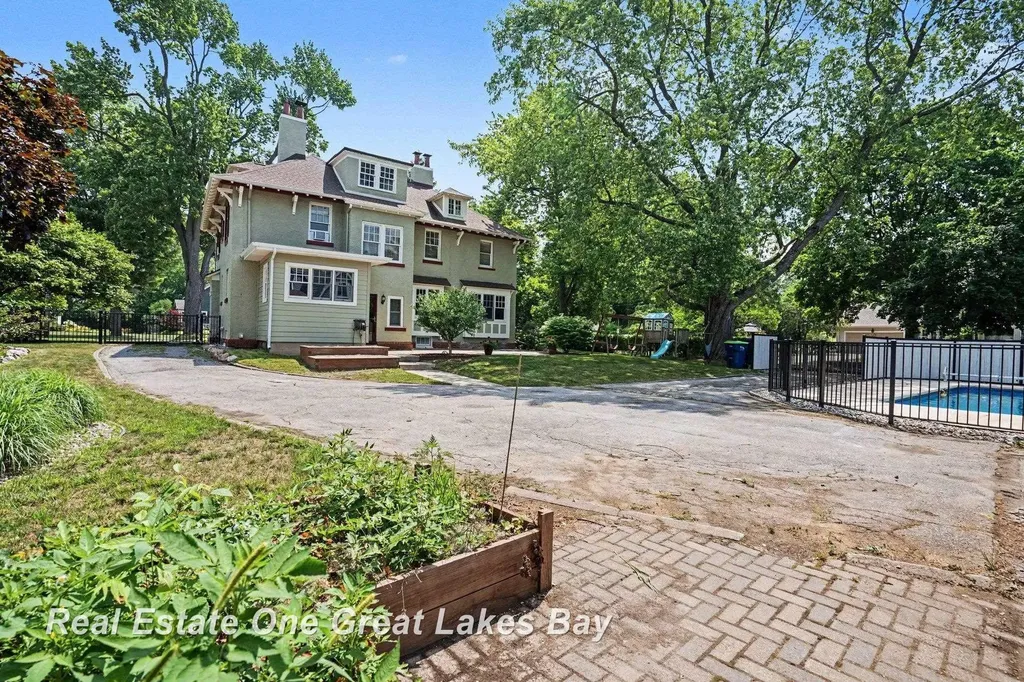 603 Park Avenue Bay City City MI 48708