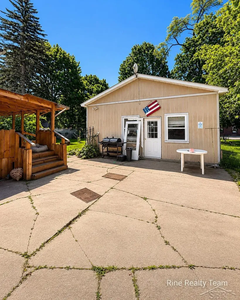 111 W Broadway Street Scottville City MI 49454