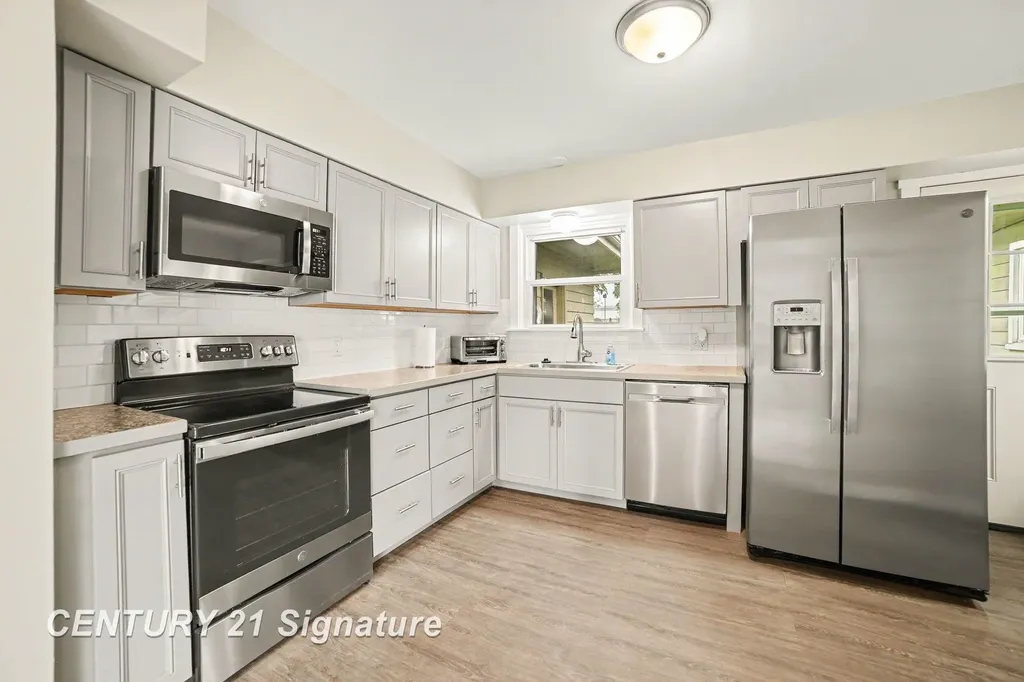 4640 Wall Street Saginaw Charter Township MI 48638
