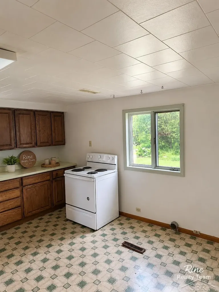 56685 Rockland Street Houghton City MI 49913