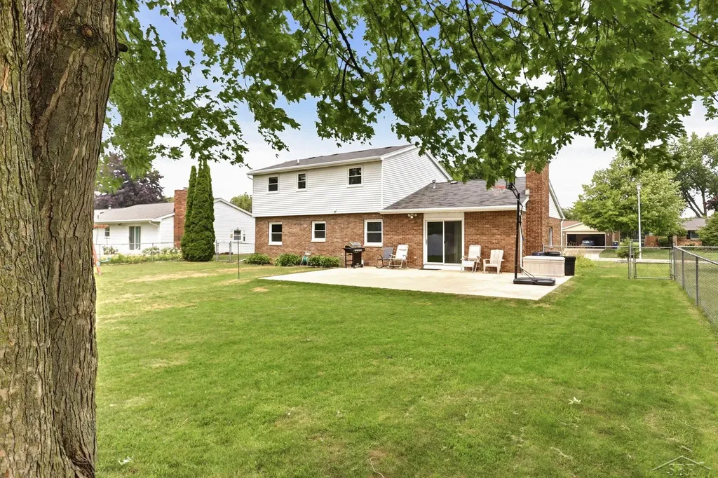 5873 Thistle Drive Saginaw Charter Township MI 48638