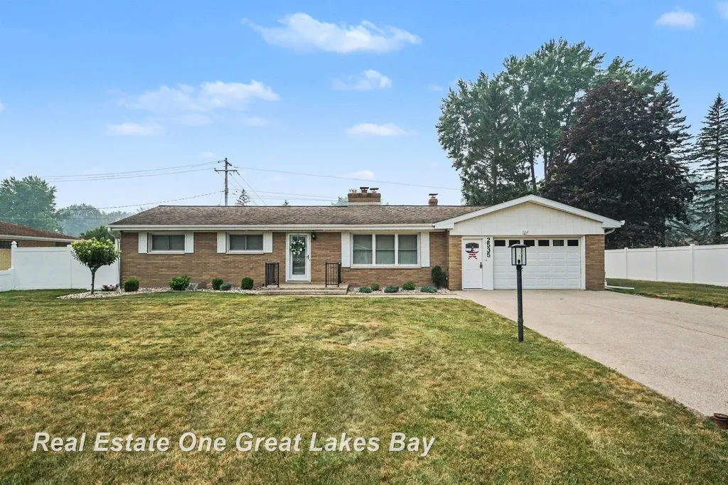2535 E Greendale Drive Saginaw Charter Township MI 48603