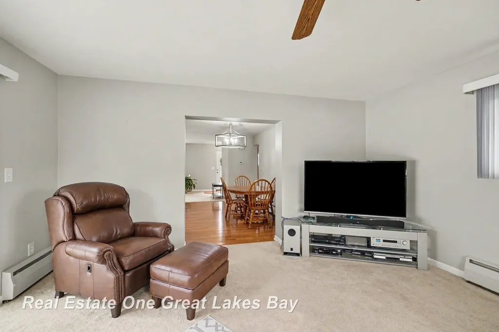 2535 E Greendale Drive Saginaw Charter Township MI 48603
