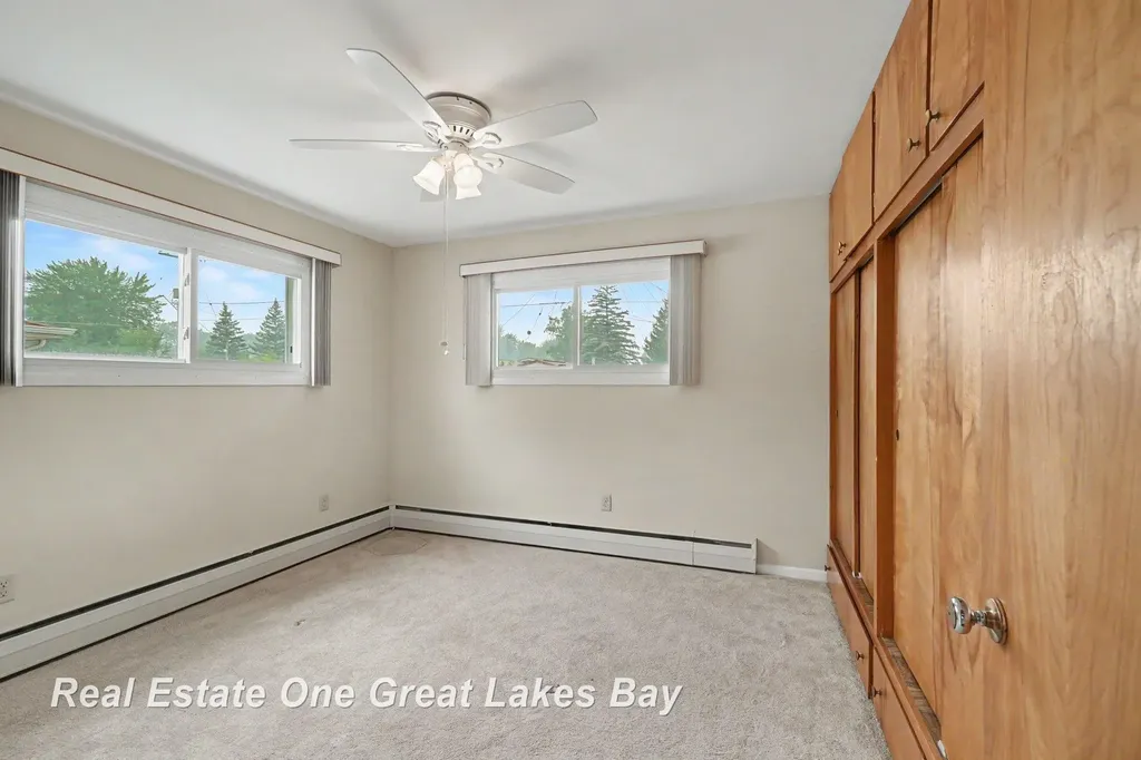 2535 E Greendale Drive Saginaw Charter Township MI 48603