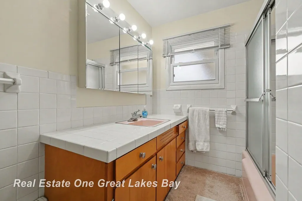 2535 E Greendale Drive Saginaw Charter Township MI 48603