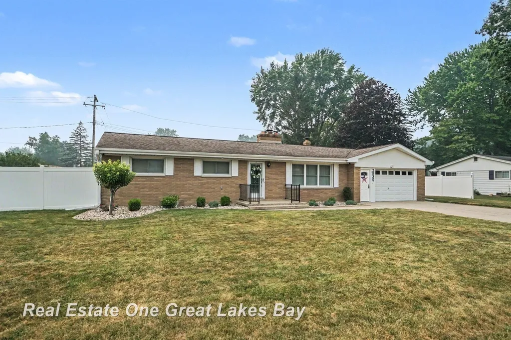 2535 E Greendale Drive Saginaw Charter Township MI 48603