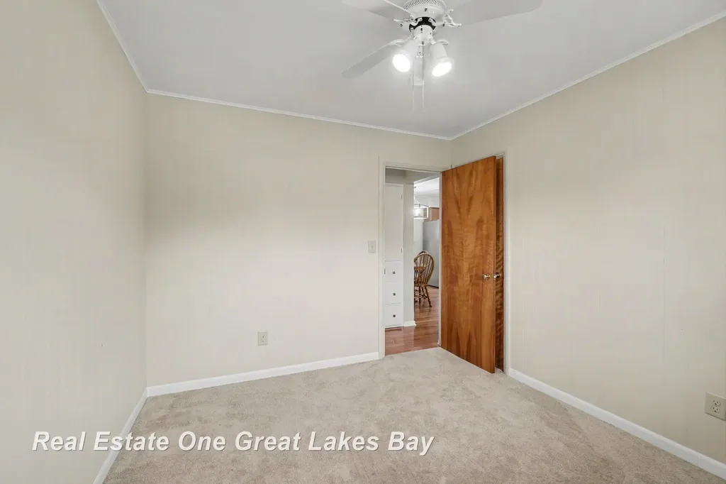 2535 E Greendale Drive Saginaw Charter Township MI 48603