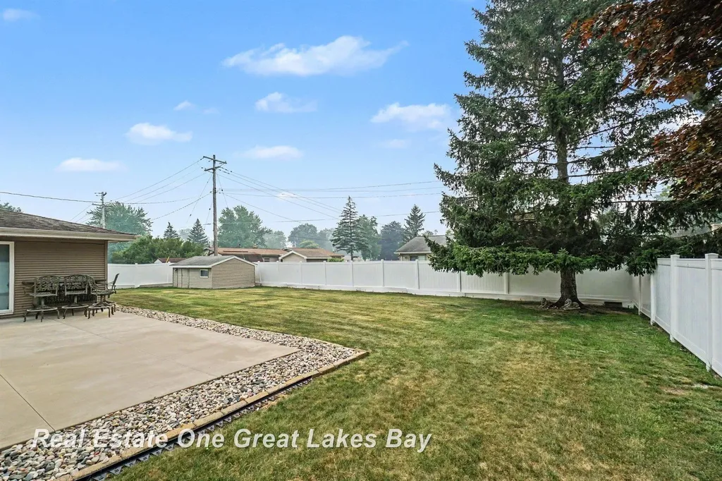 2535 E Greendale Drive Saginaw Charter Township MI 48603