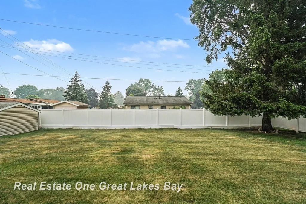2535 E Greendale Drive Saginaw Charter Township MI 48603