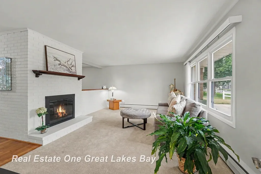 2535 E Greendale Drive Saginaw Charter Township MI 48603