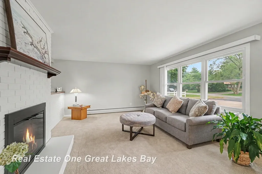 2535 E Greendale Drive Saginaw Charter Township MI 48603