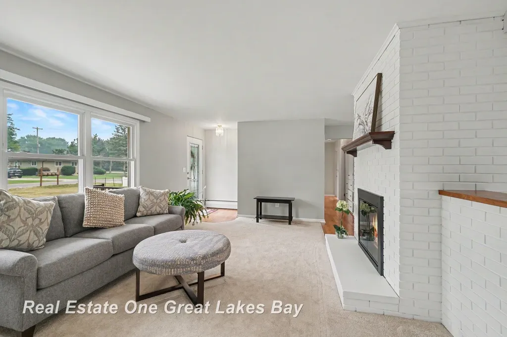 2535 E Greendale Drive Saginaw Charter Township MI 48603