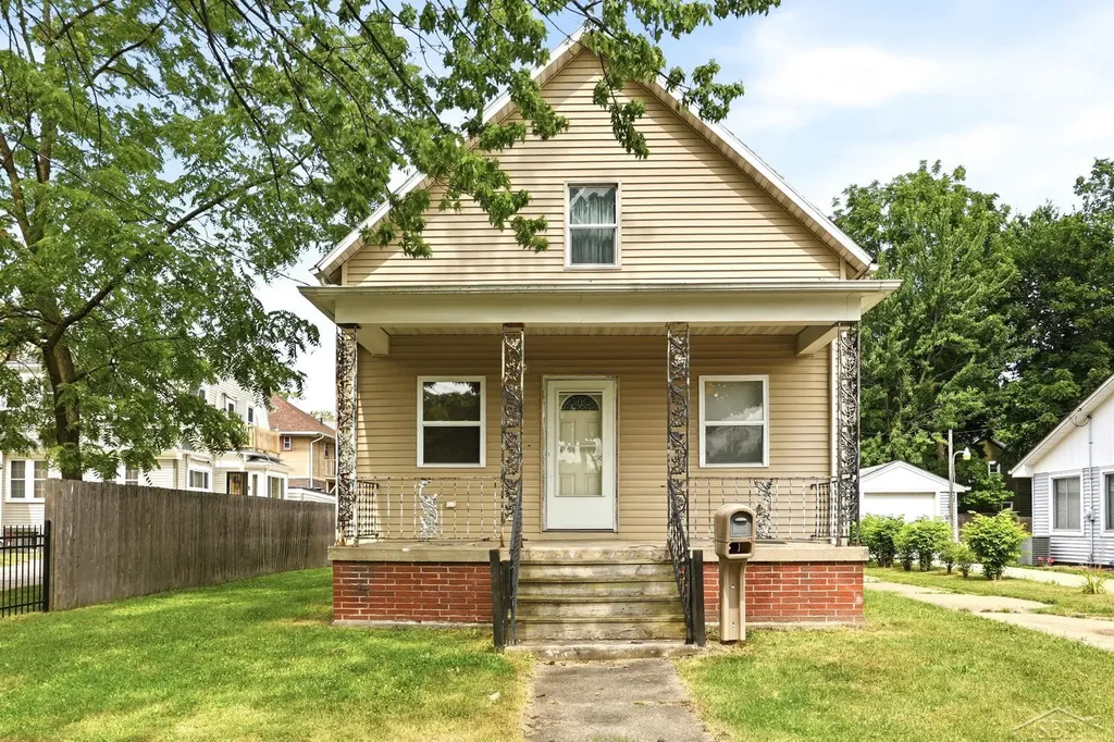 1427 Brown Street Saginaw City MI 48601