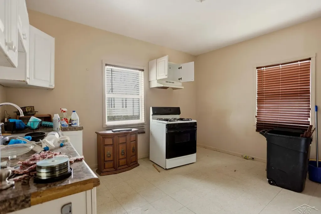 1427 Brown Street Saginaw City MI 48601