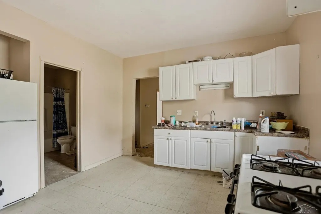 1427 Brown Street Saginaw City MI 48601