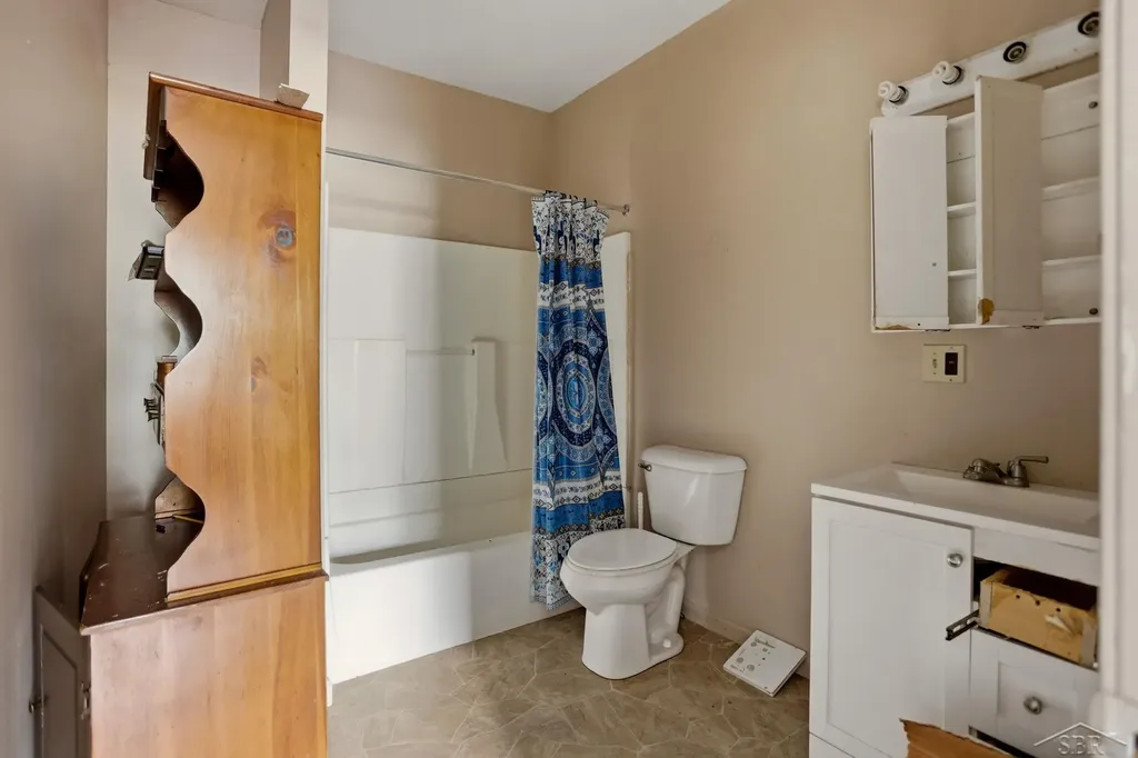 1427 Brown Street Saginaw City MI 48601