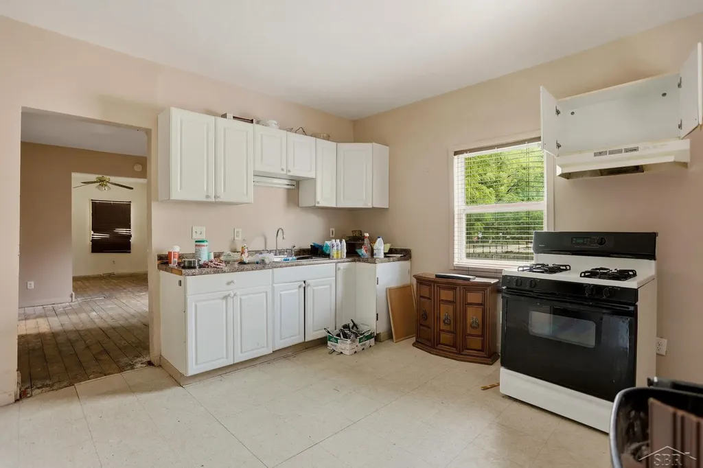 1427 Brown Street Saginaw City MI 48601