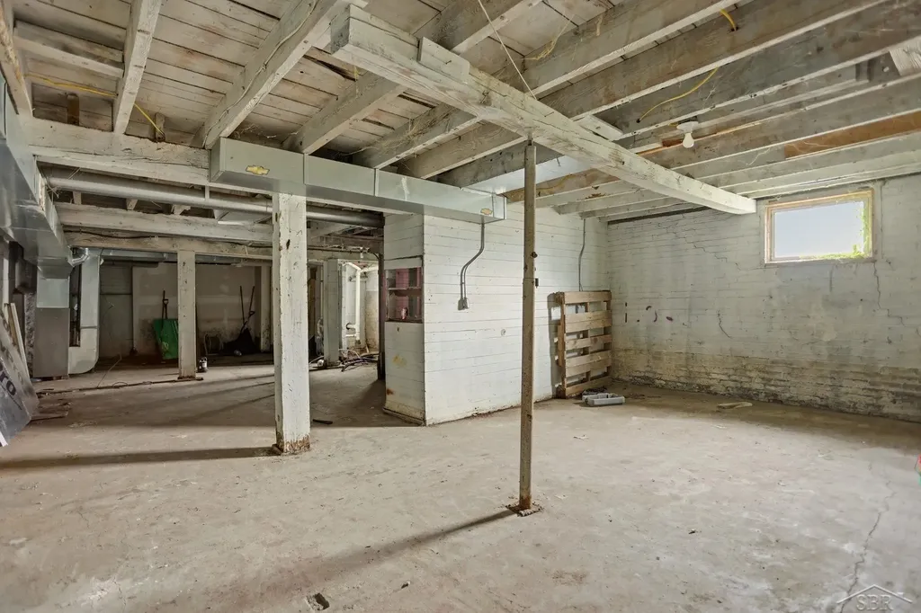 1427 Brown Street Saginaw City MI 48601