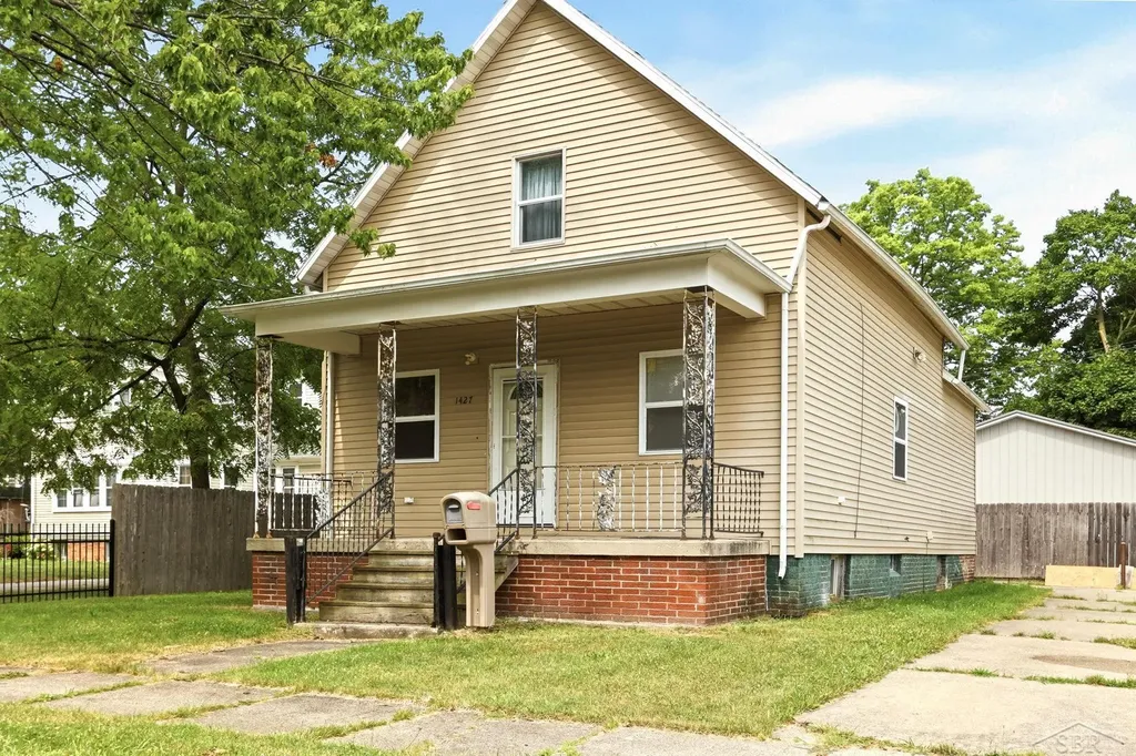 1427 Brown Street Saginaw City MI 48601