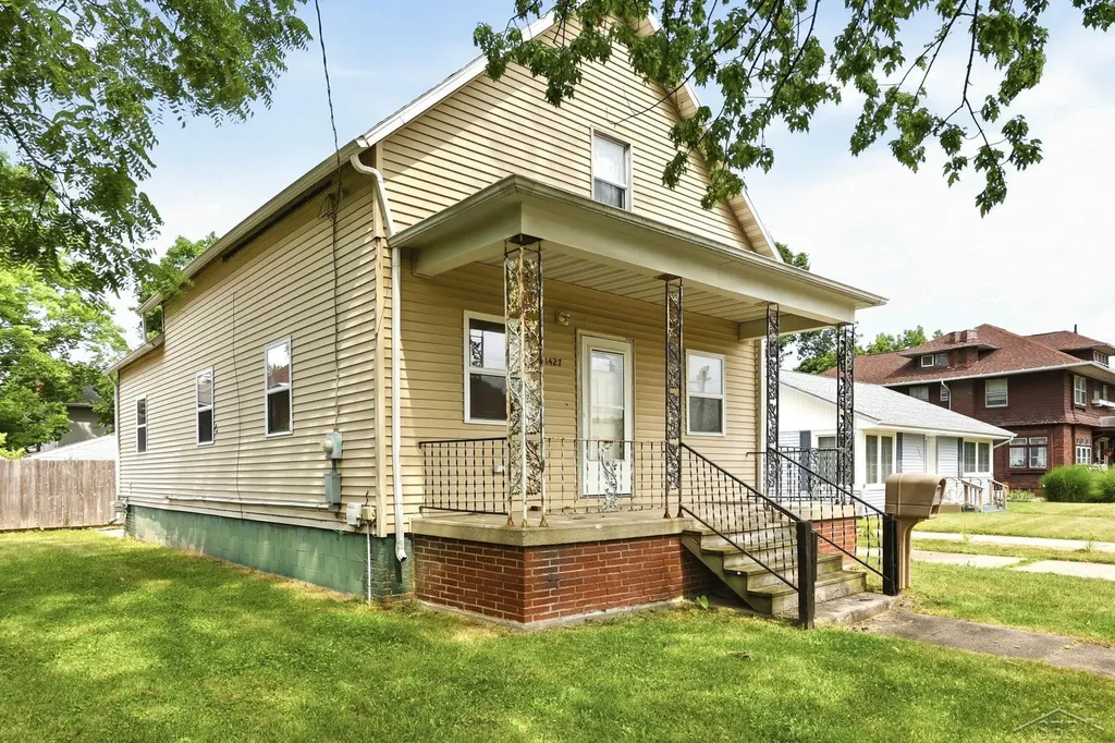 1427 Brown Street Saginaw City MI 48601