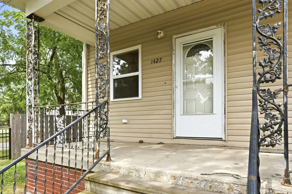 1427 Brown Street Saginaw City MI 48601