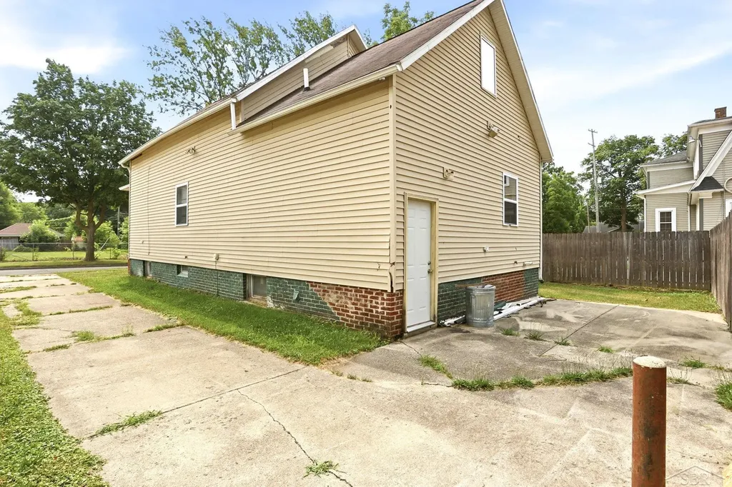 1427 Brown Street Saginaw City MI 48601