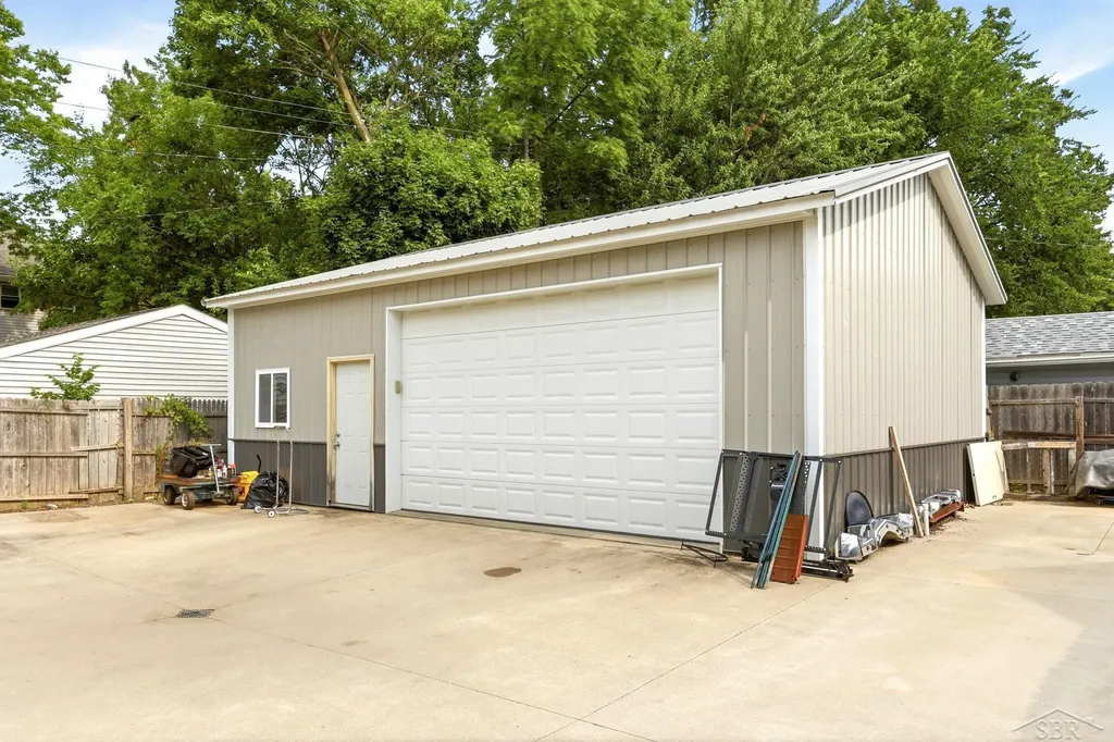 817 E Holland Avenue Saginaw City MI 48601