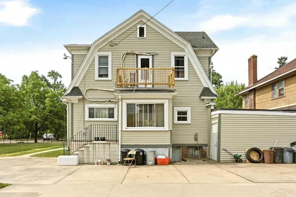 817 E Holland Avenue Saginaw City MI 48601
