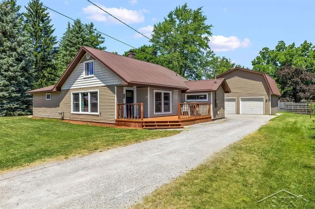 206 W Railway Street Coleman City MI 48618