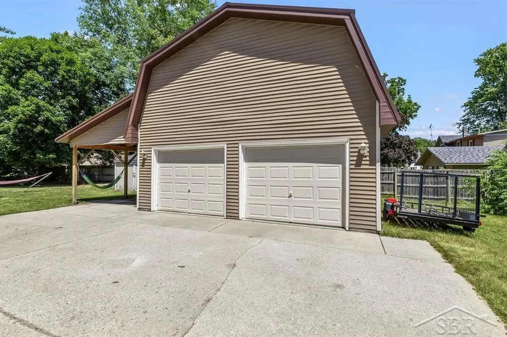 206 W Railway Street Coleman City MI 48618