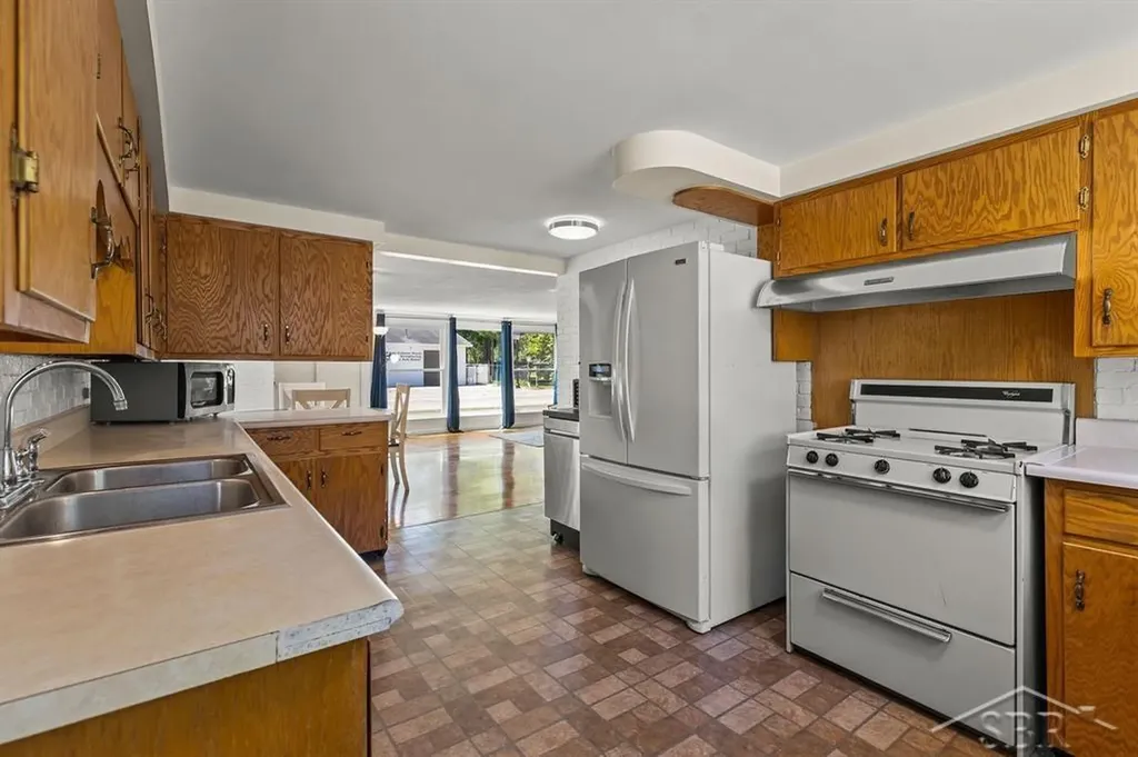 206 W Railway Street Coleman City MI 48618