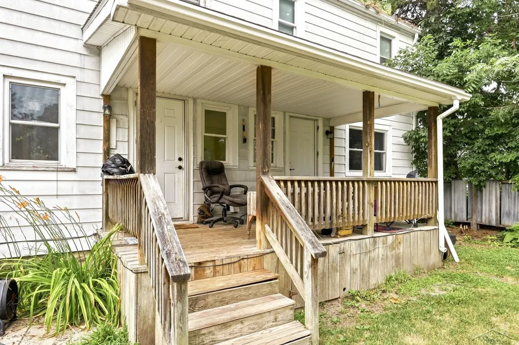 208 & 210 S Adams Street Zilwaukee City MI 48604